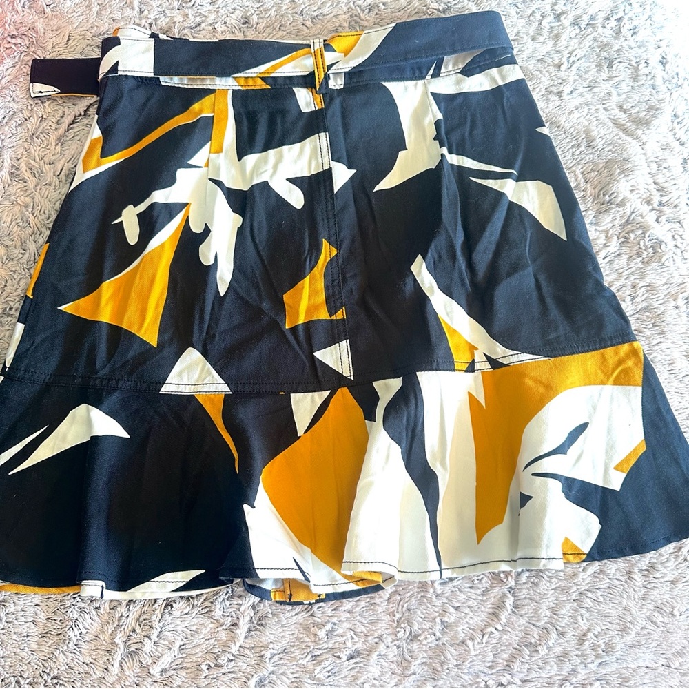 Nine West Black and Yellow Abstract Mini Skirt
